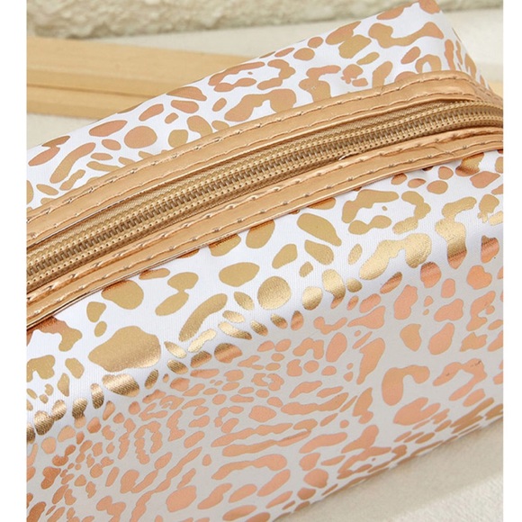 GOLD & WHITE FOIL PRINT MAKEUP ACCESSORY BAG - Picture 3 of 3